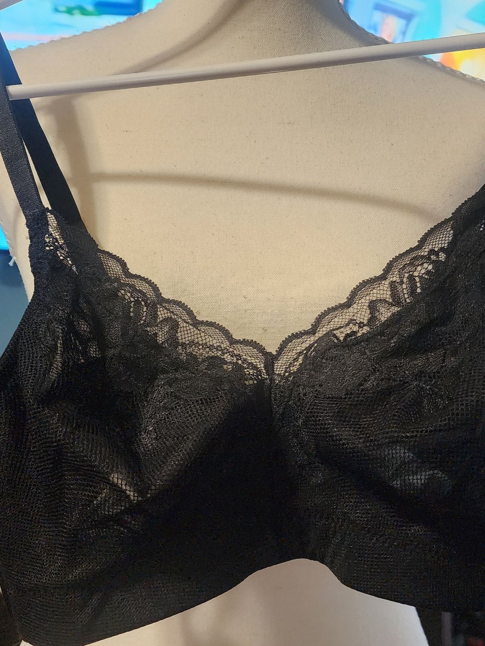Natori Black Lace Wireless Bralette with Scalloped Trim Sz 32C/DD NWT